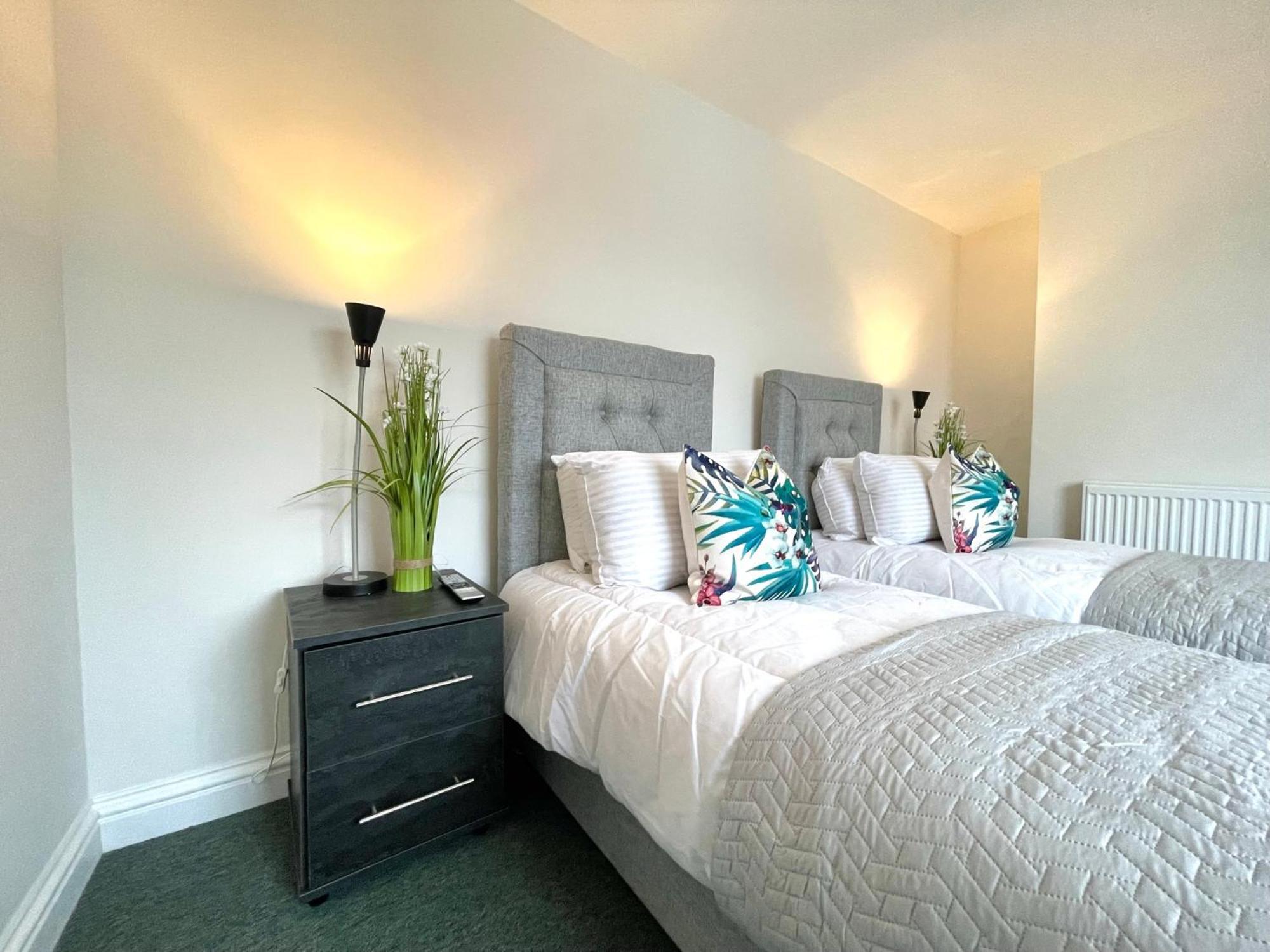 2 Bedroom Apartments Stopoverz Bristol Eksteriør billede