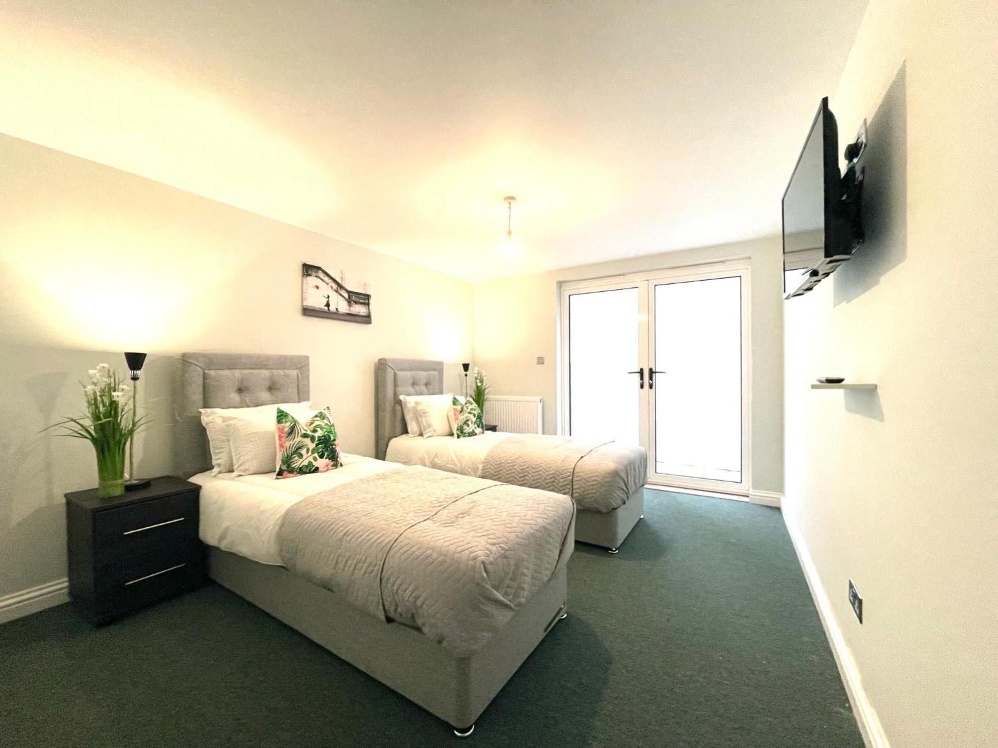 2 Bedroom Apartments Stopoverz Bristol Eksteriør billede